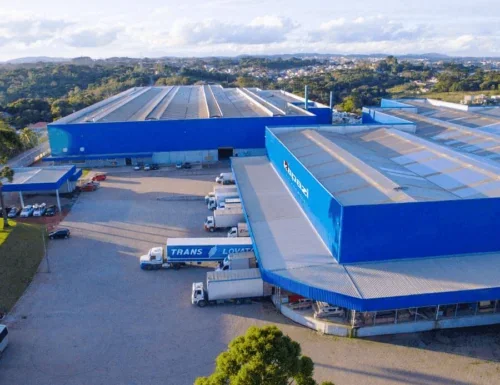 Vista externa da fábrica do Grupo Kapazi