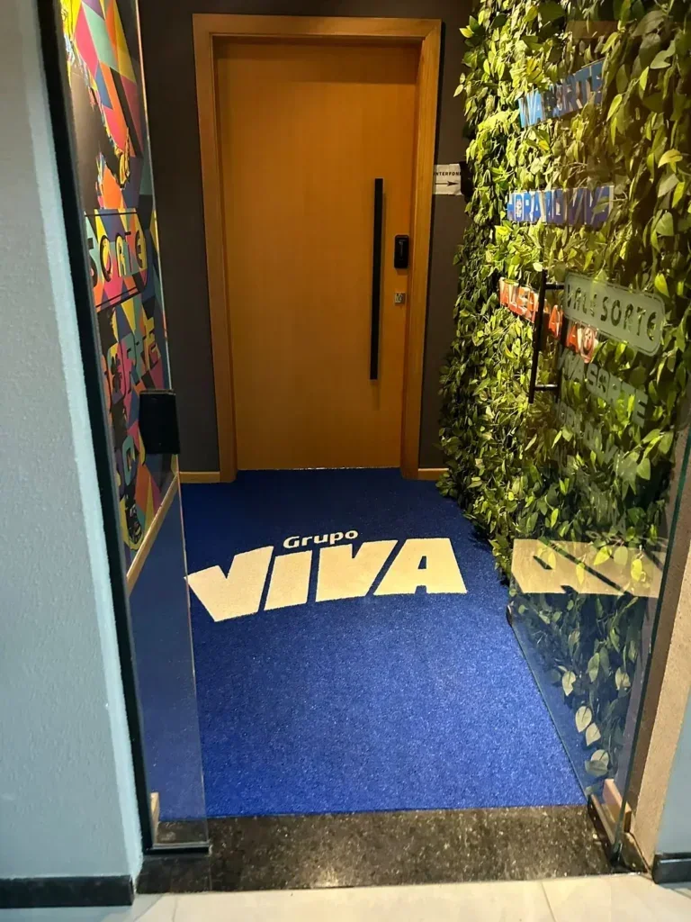 Tapete de vinil personalizado Grupo Viva